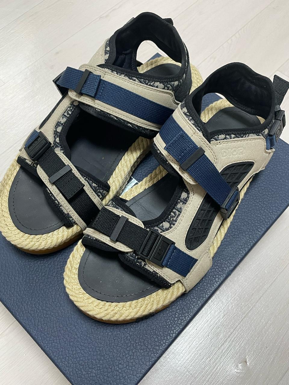 디올 오블리크 샌들 270