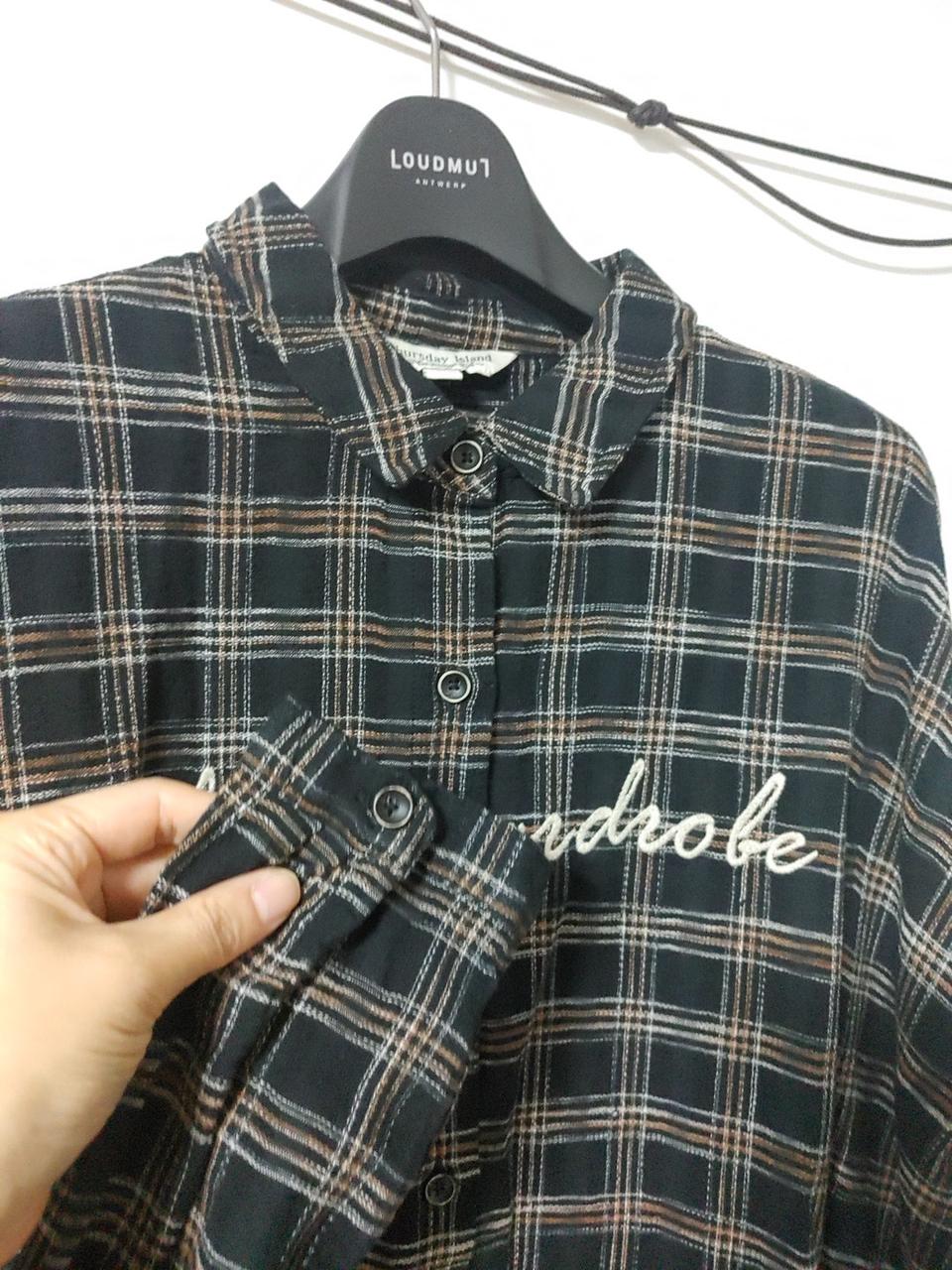 새옷 S ,M  체크 블라우스 써스데이아일랜드