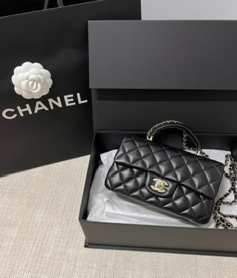 샤넬 뉴미니탑핸들 램스킨 as2431