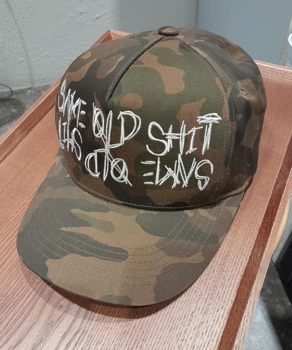 (새상품) 아임낫어휴먼비잉 카모 볼캡