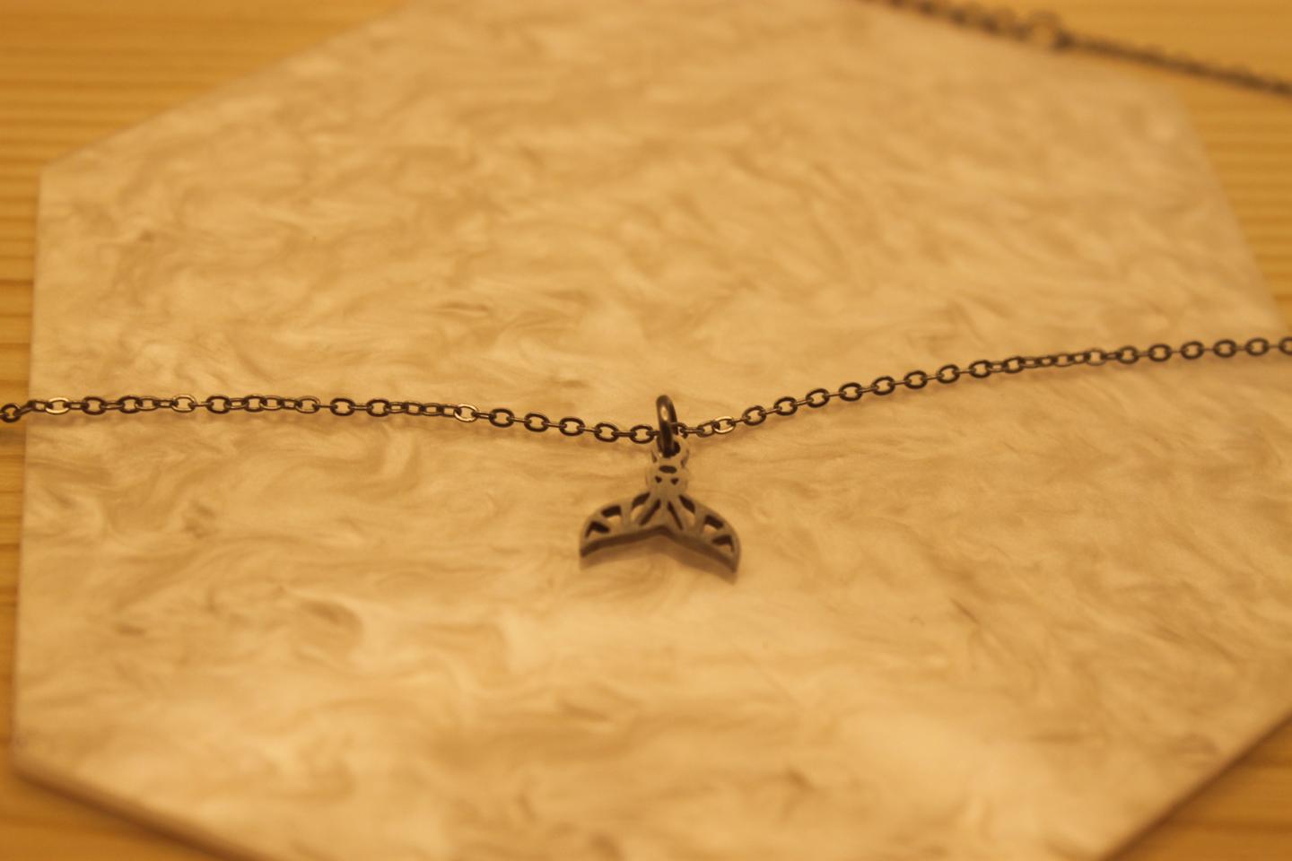 고래꼬리 써지컬스틸 목걸이