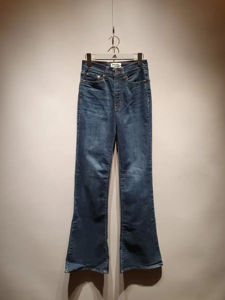 리바이스 여성 데니즌 울트라 하이라이즈 플레어 진 27인치 청바지