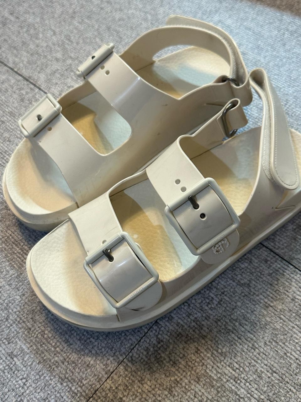 구찌 샌들 더블G 버클 러버 화이트