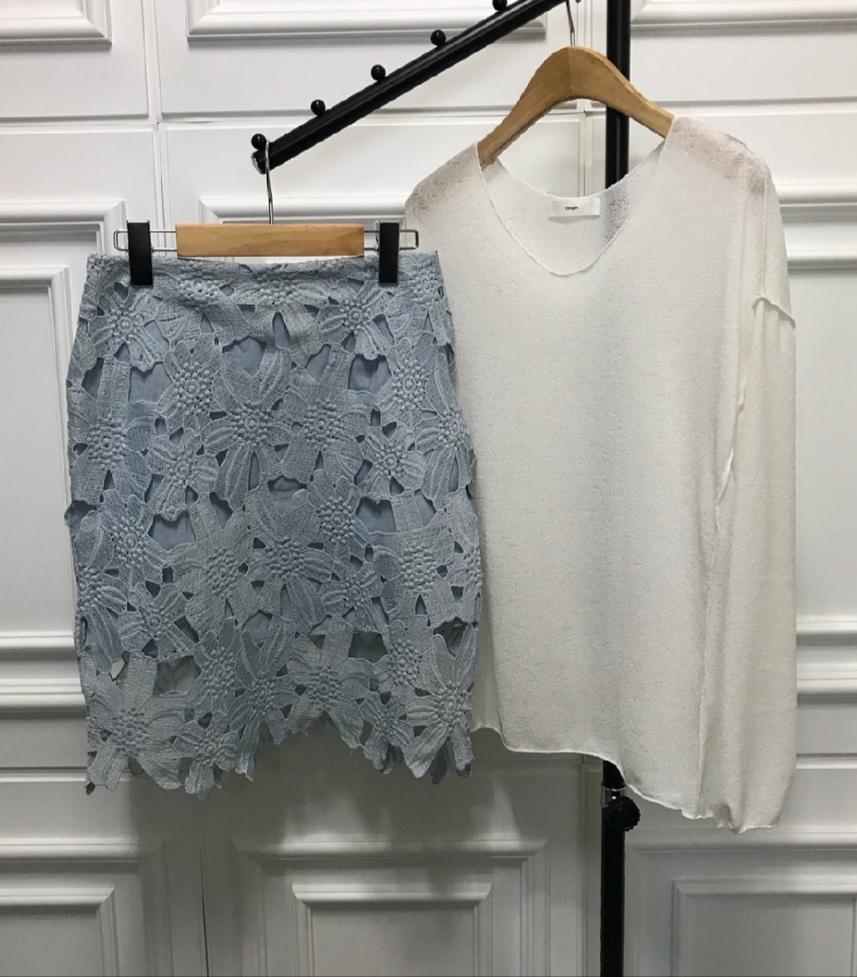루즈핏브이넥+레이스스커트 세트가격(새상품)