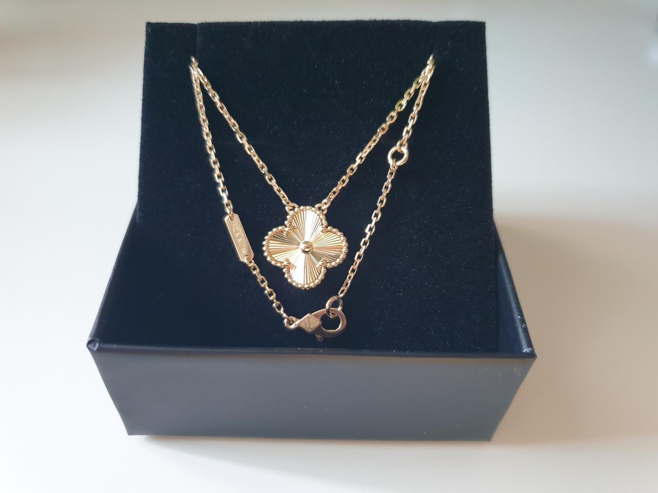 반클리프 기요세 18k 골드/예약중 제품도 문의주세요