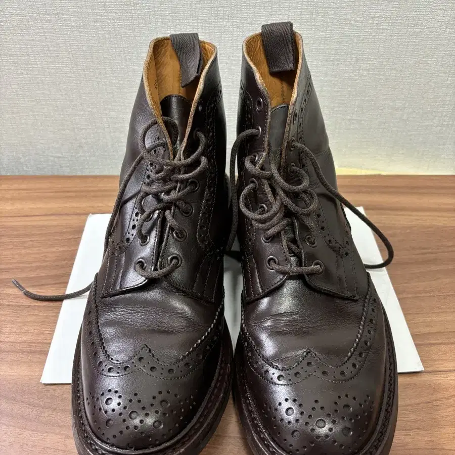 트리커즈 스토우 에스프레소 uk 8 다이나이트솔