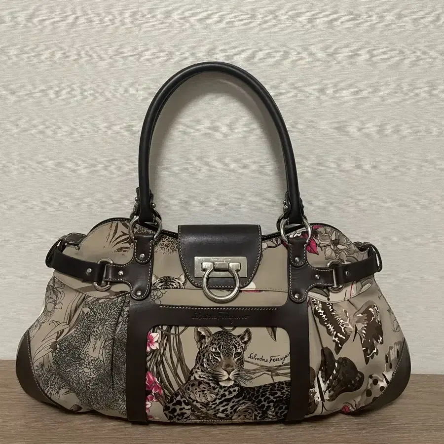 정품 페라가모 숄더백