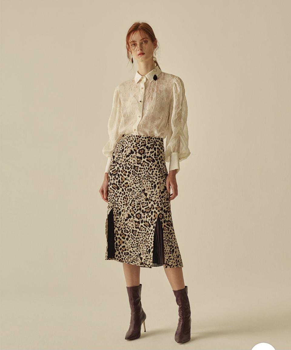 아이유 착용 오앨 ohL 로즈 퍼프 셔링 블라우스