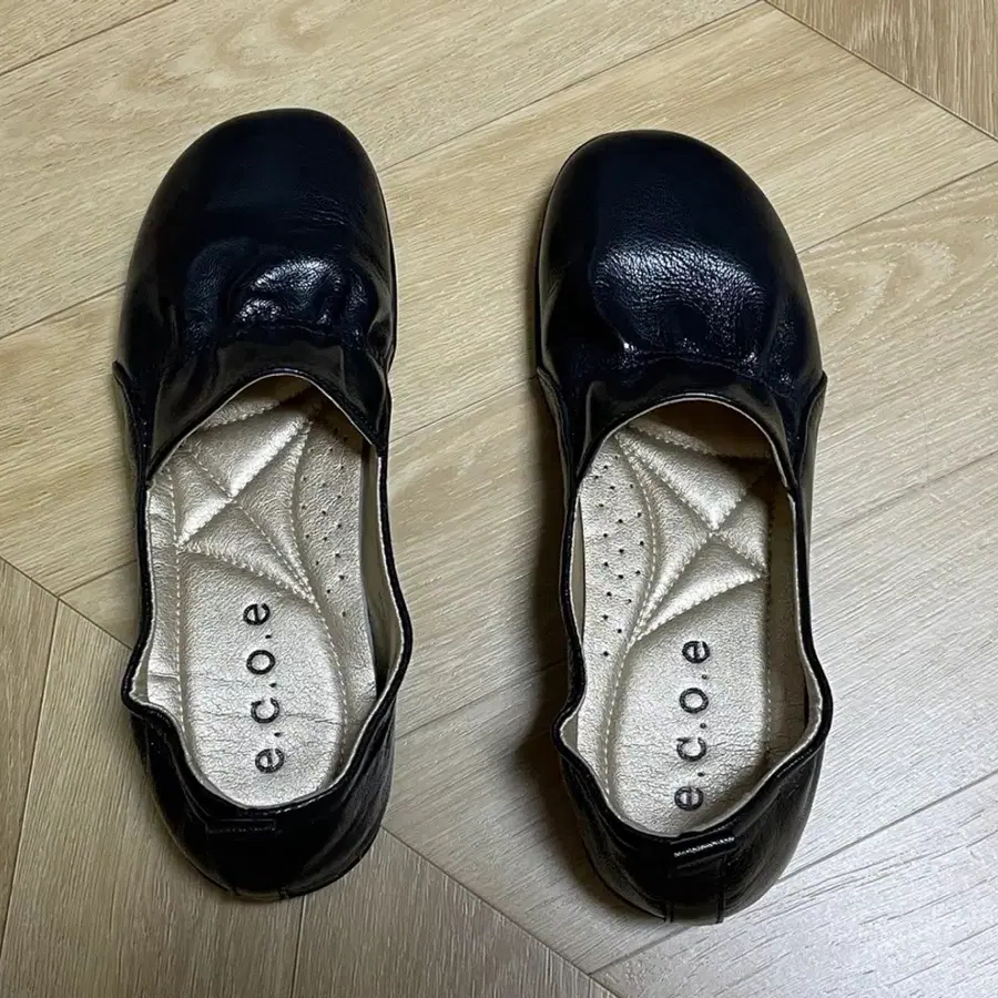 ecoe 양가죽 컴포트화 235