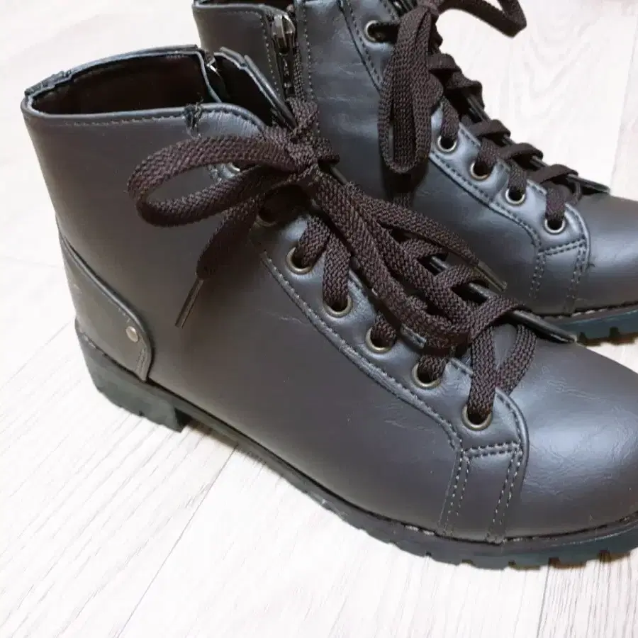 (1회착용 230사이즈)워커화,3cm센치 워커슈즈,워커신발,여성워커 신발