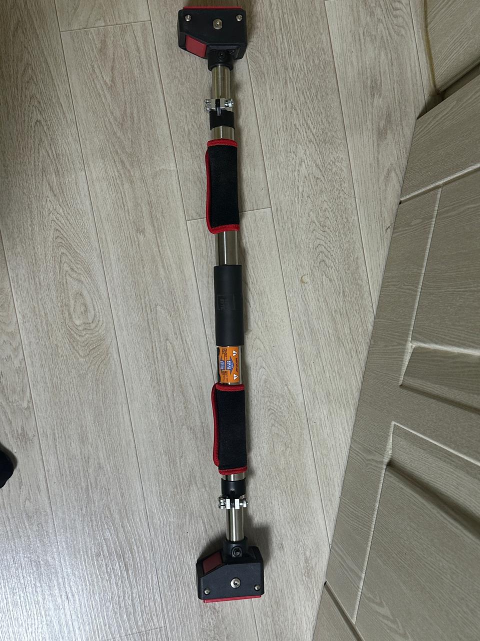 요타바이트 문틀 풀업 턱걸이바 (72 ~ 92cm)판매합니다 택포3