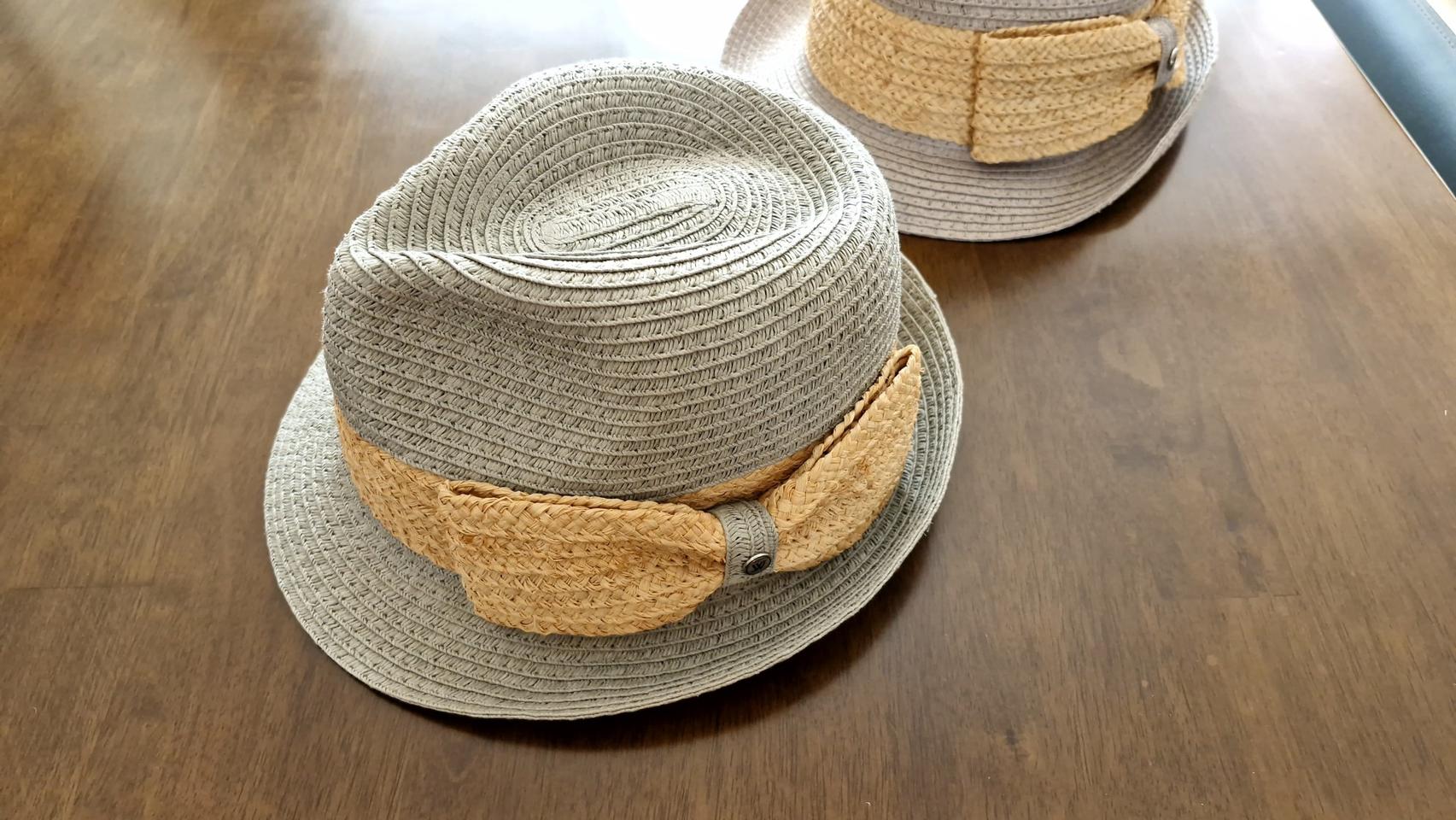 화이트샌즈 리본 페도라 판매합니다.