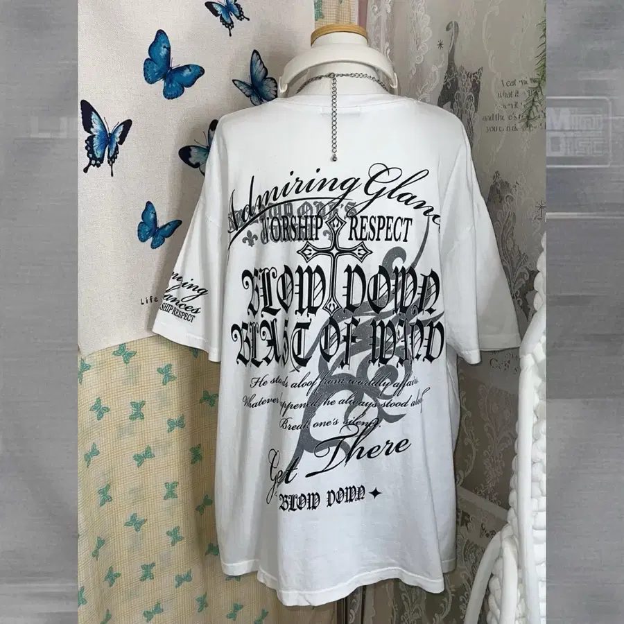 화이트 펑크 레터링 오버핏 반팔 티셔츠