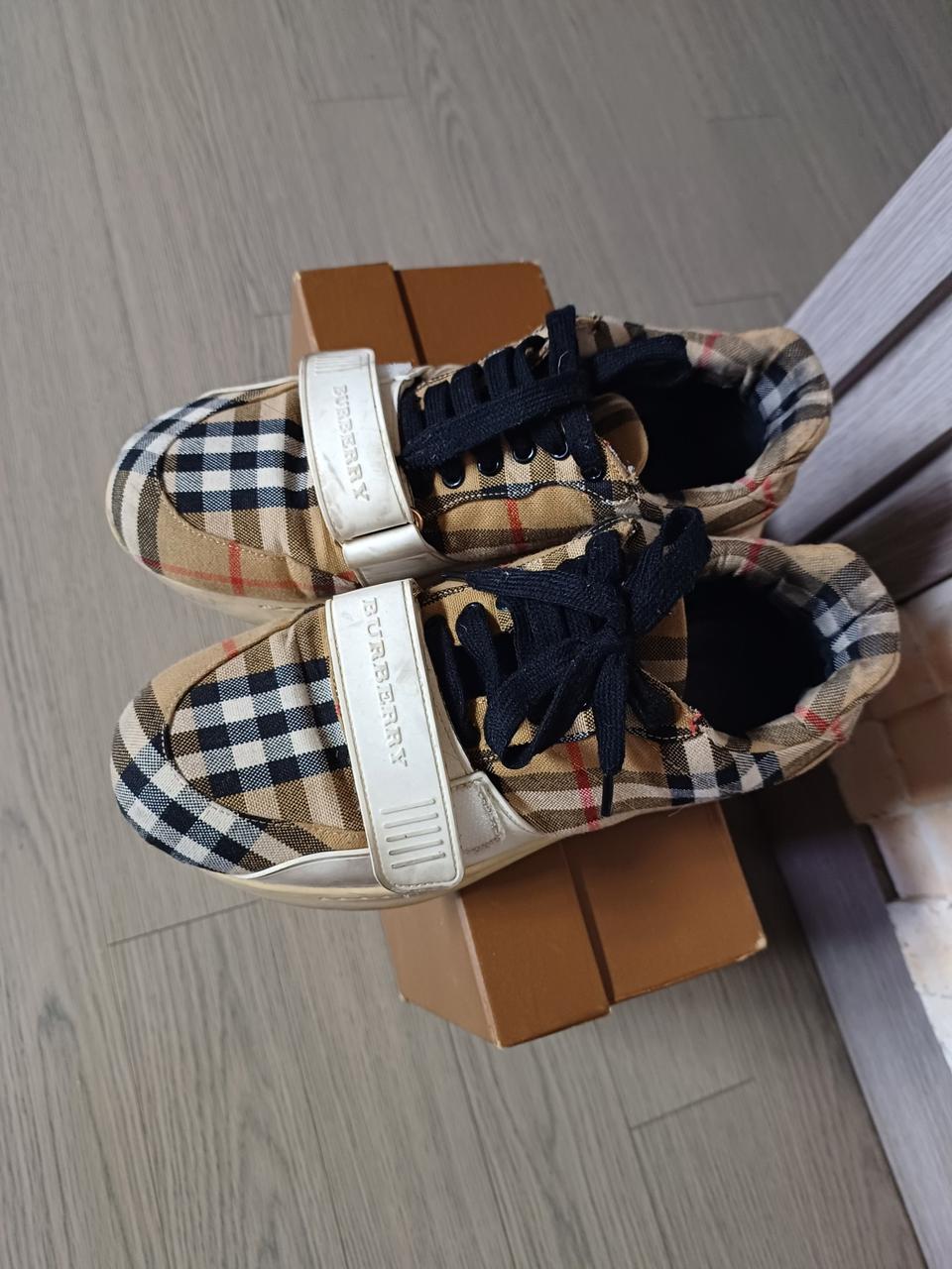 버버리 스니커즈 240 정품