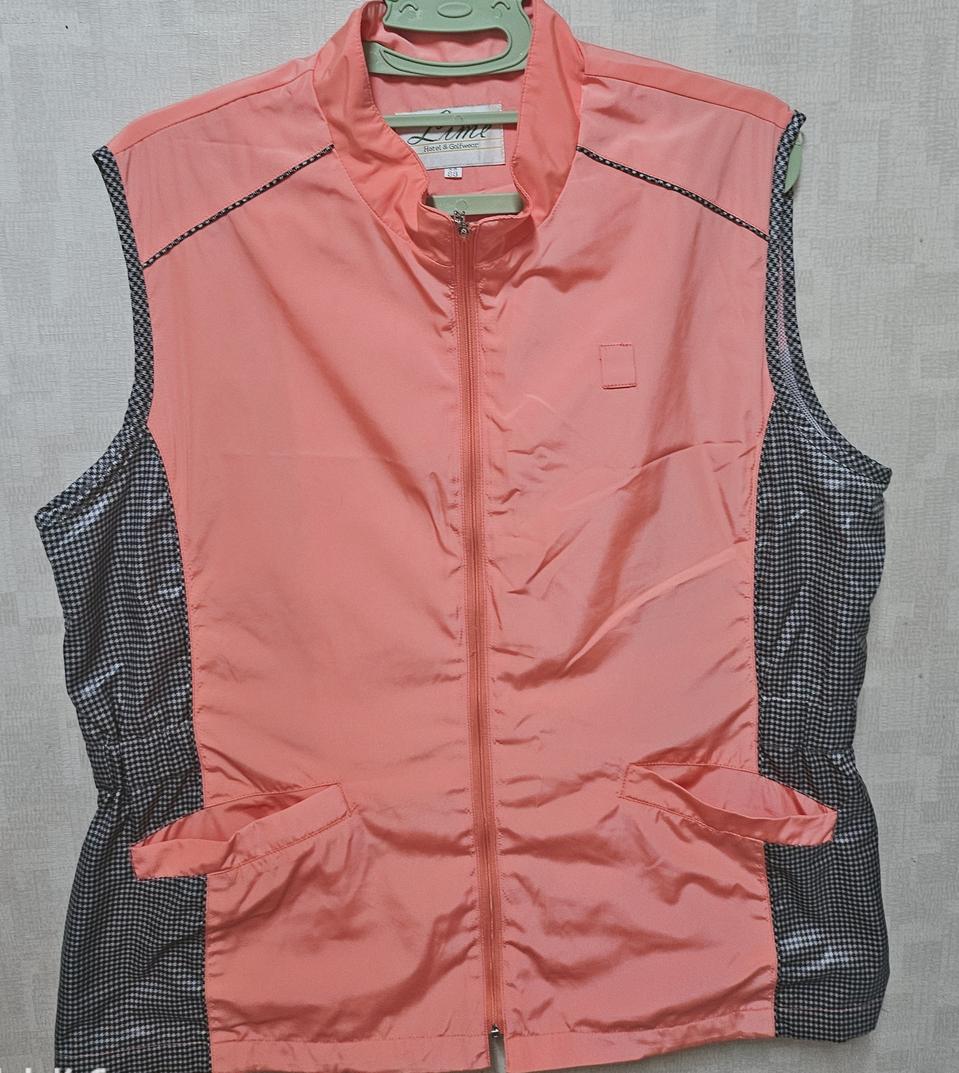 (거의 새것)디자인이 세련된 조끼 &시원함&색상이쁨!