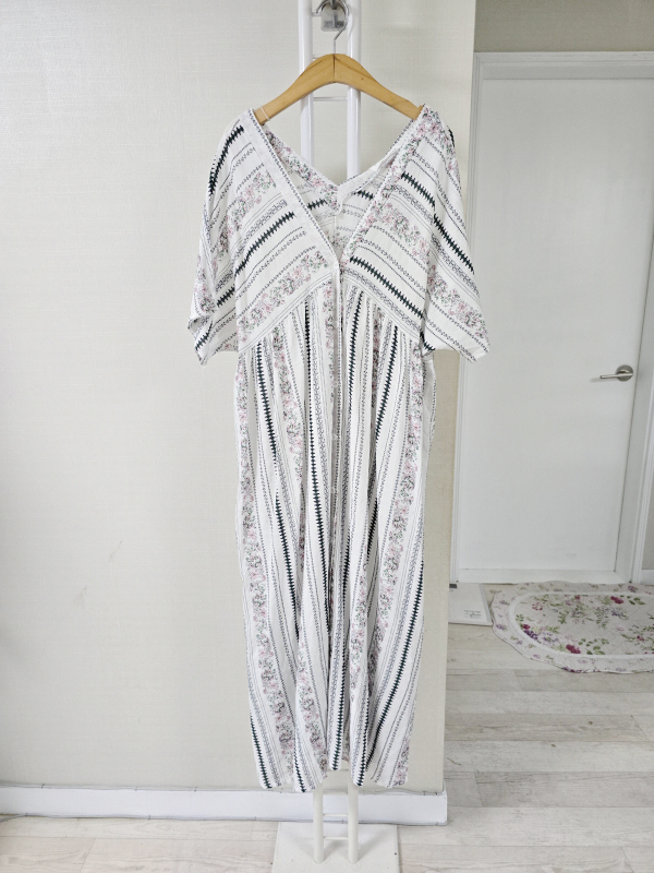 미사용 스튜디오 화이트 빅 원피스  F