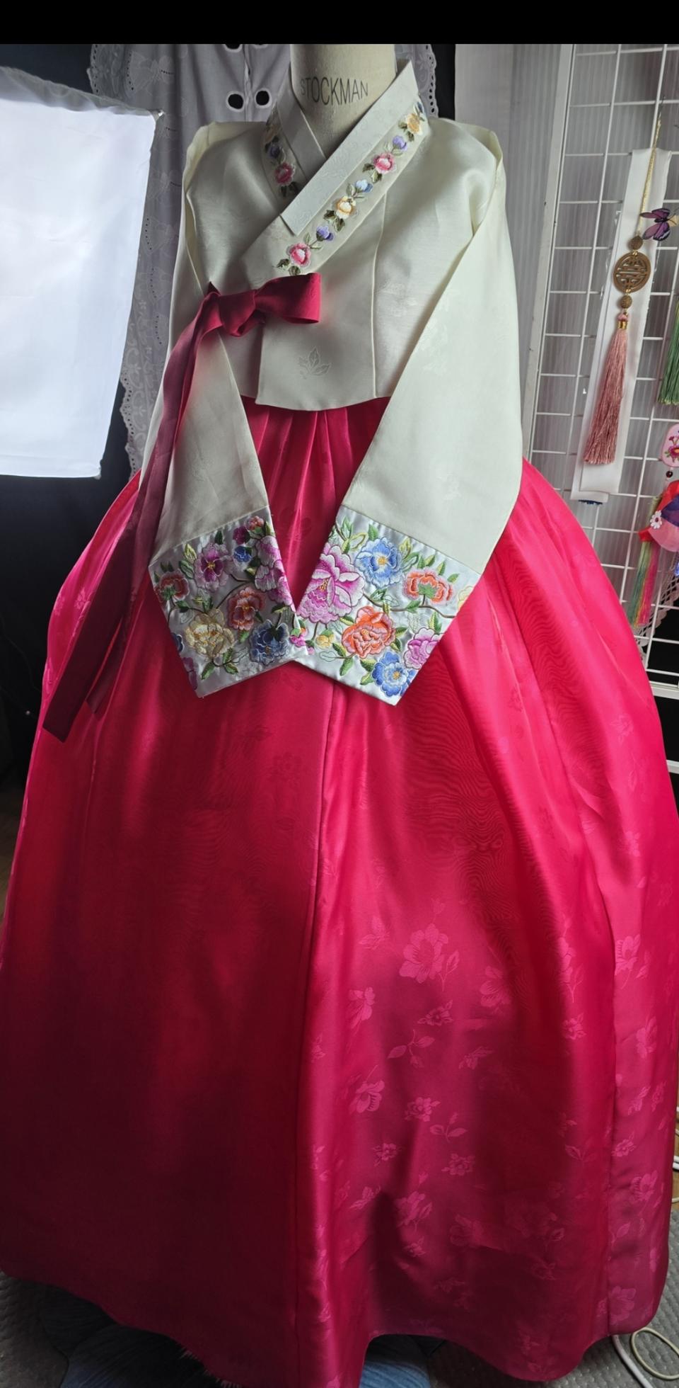 예쁜여성한복,55,거의새옷입니다