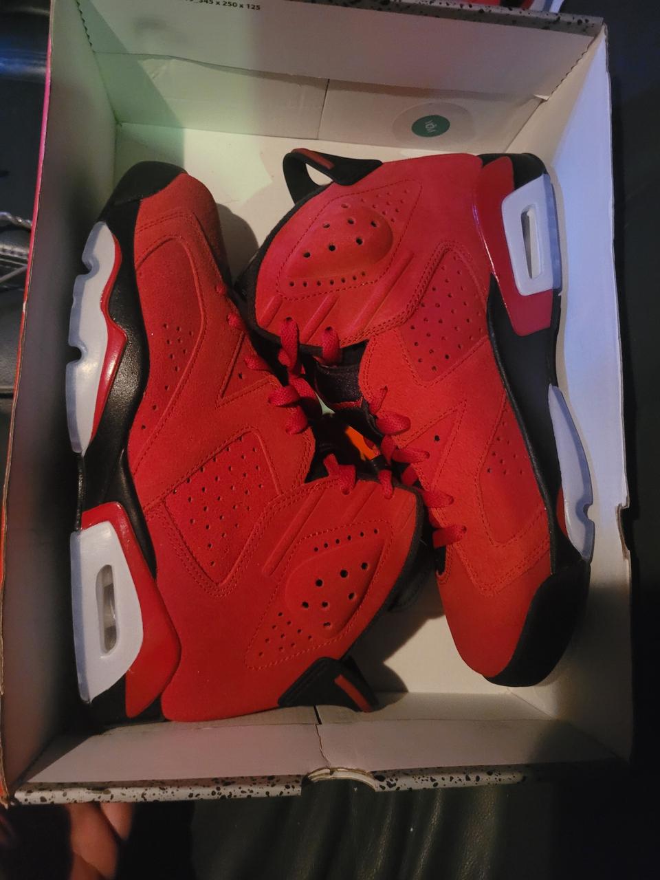 조던6 레트로 토로 브라보 270 레드