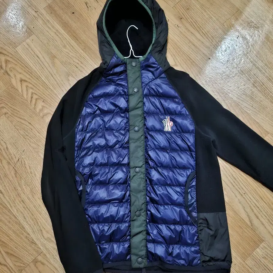 정품 몽클레어 경량후드패딩자켓 L