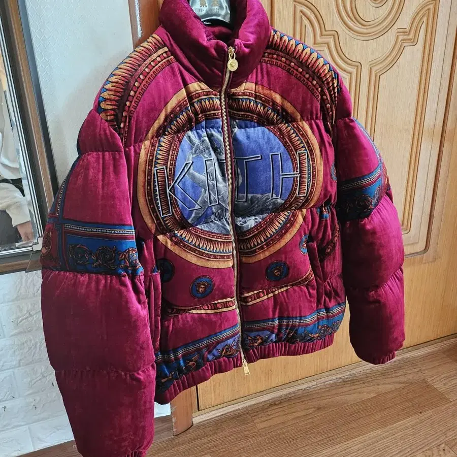 한글택 베르사체 kith 콜라보 푸퍼자켓 몽클레어 스톤