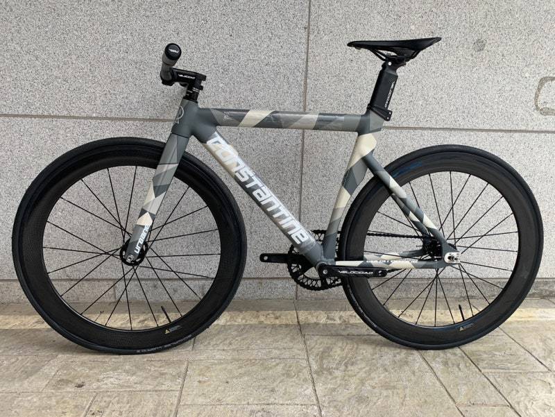 (꿀매) 콘스탄틴 2023년식 실버패턴 어베인 고정기어 싸게 판매합니다.