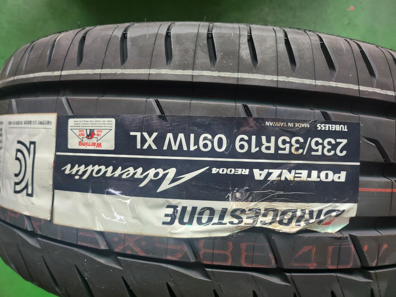 235/35R19 신품타이어 1개팜니다