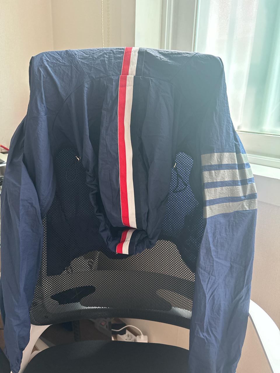 톰브라운 바람막이