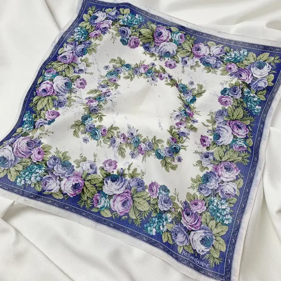 YSL 입생로랑 손수건 쁘띠 스카프