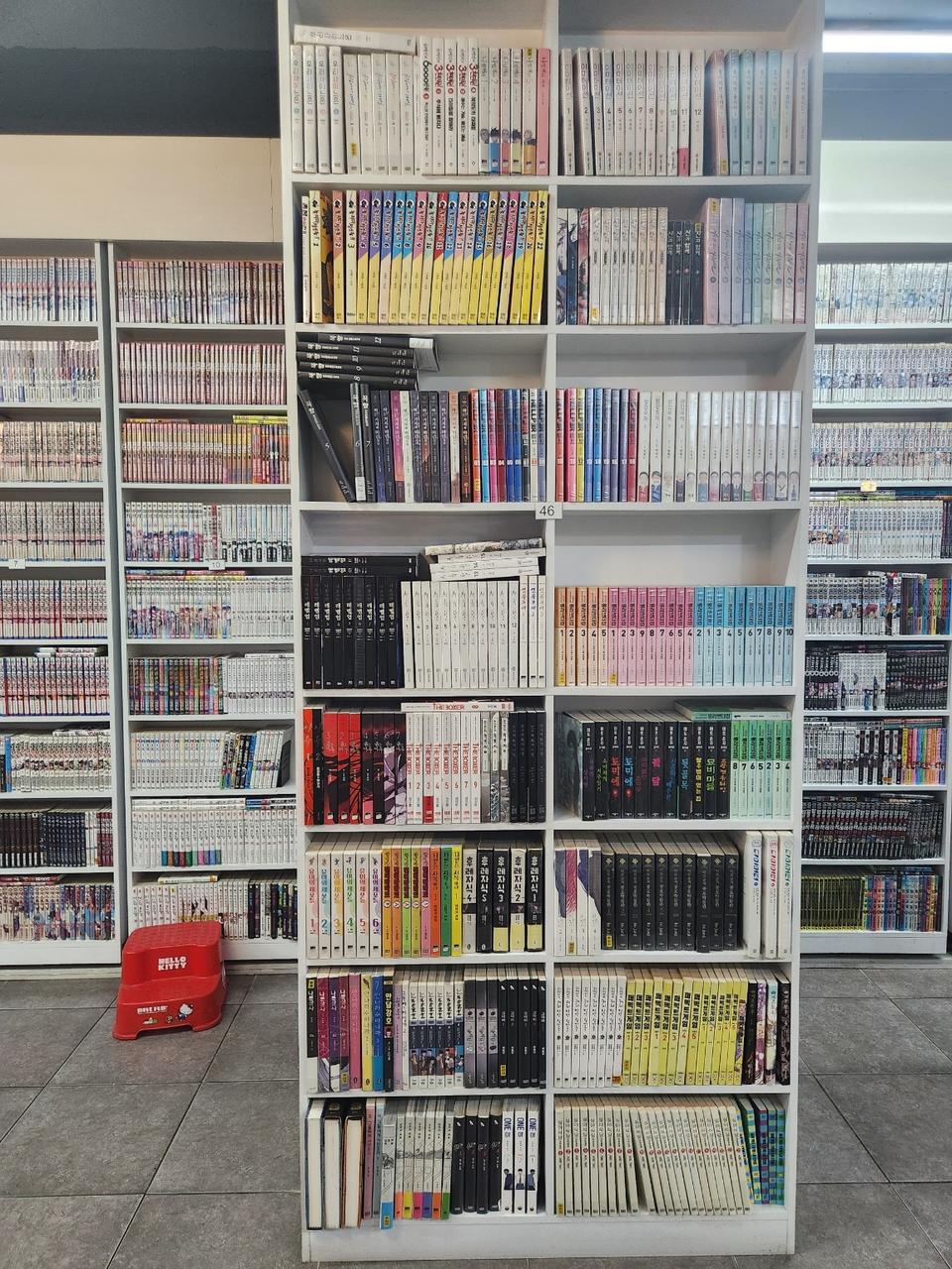 만화책 소설책 70만권 200원부터 만화책장 소설책장 700개 2만