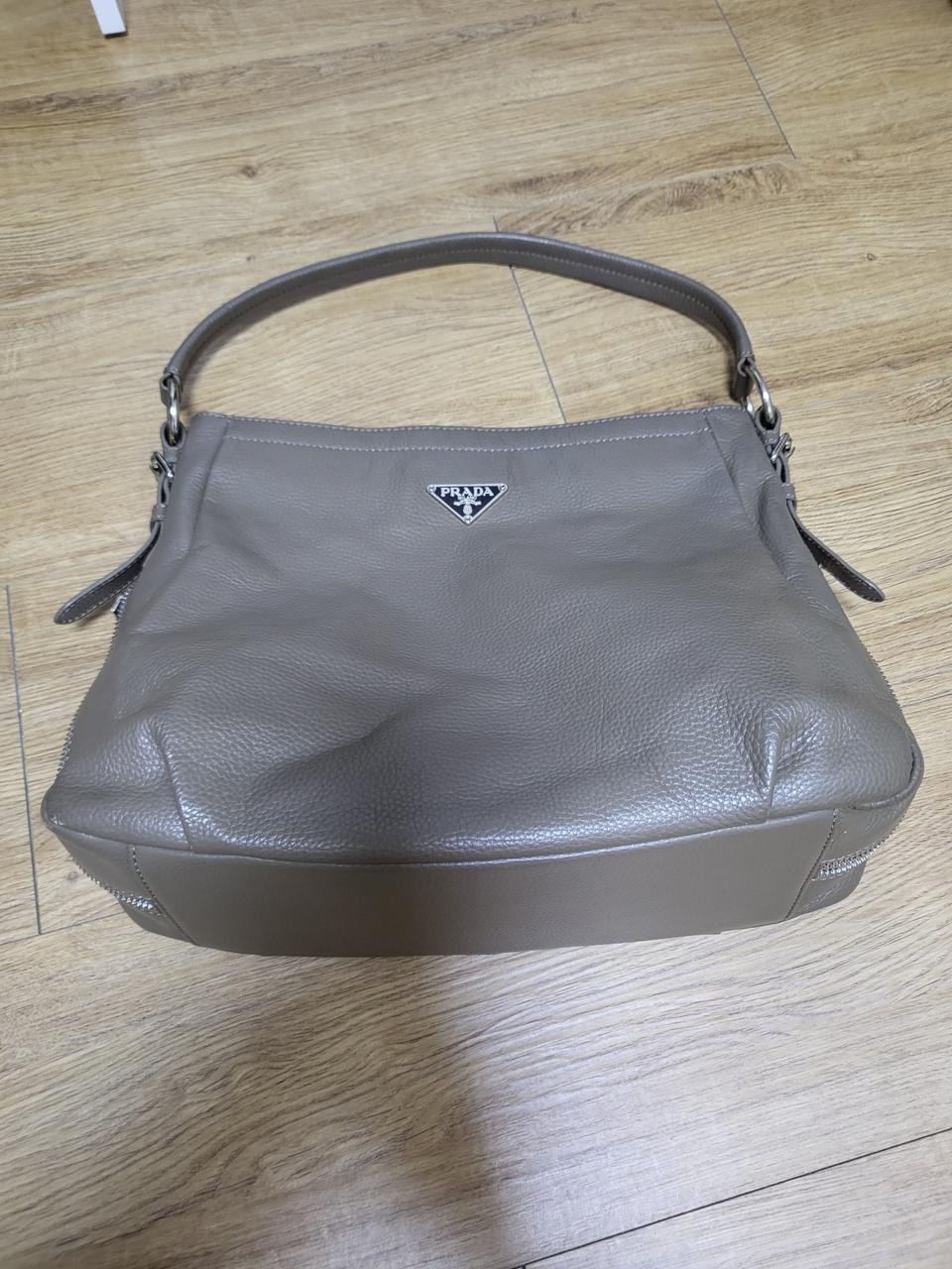 프라다 소가죽 가방