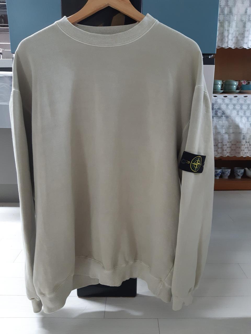 스톤아일랜드  오트밀 색상 맨투맨