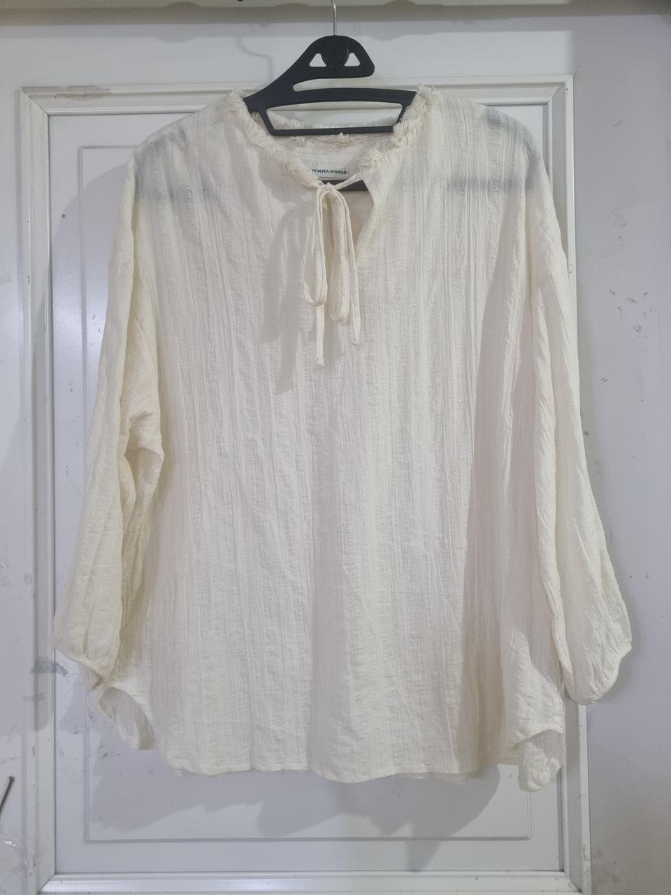 간절기. 면 스판 블라우스.  새상품.  77사이즈