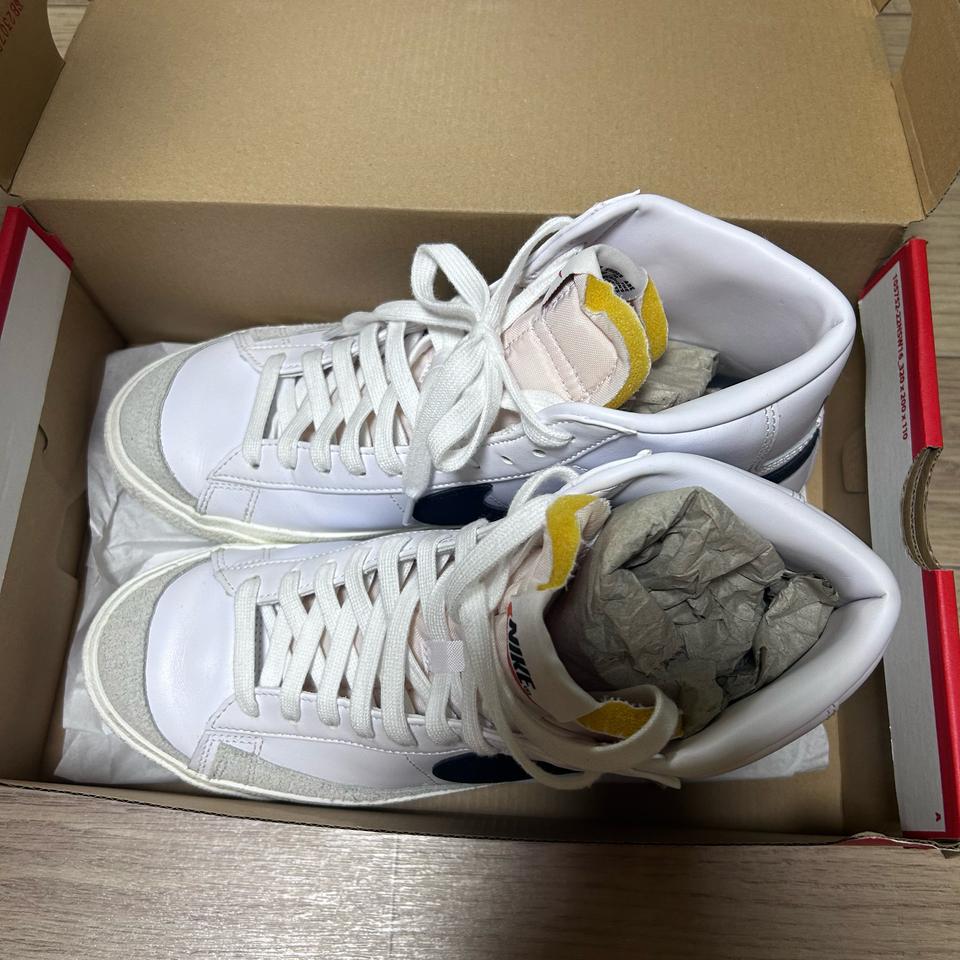 한번 신은 나이키 블레이저 미드 77 빈티지 270