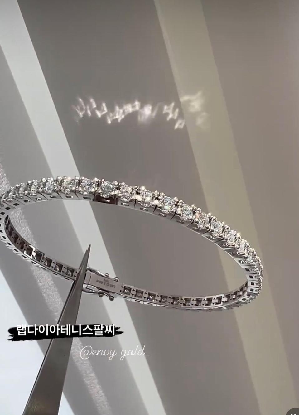 18케이테니스팔찌