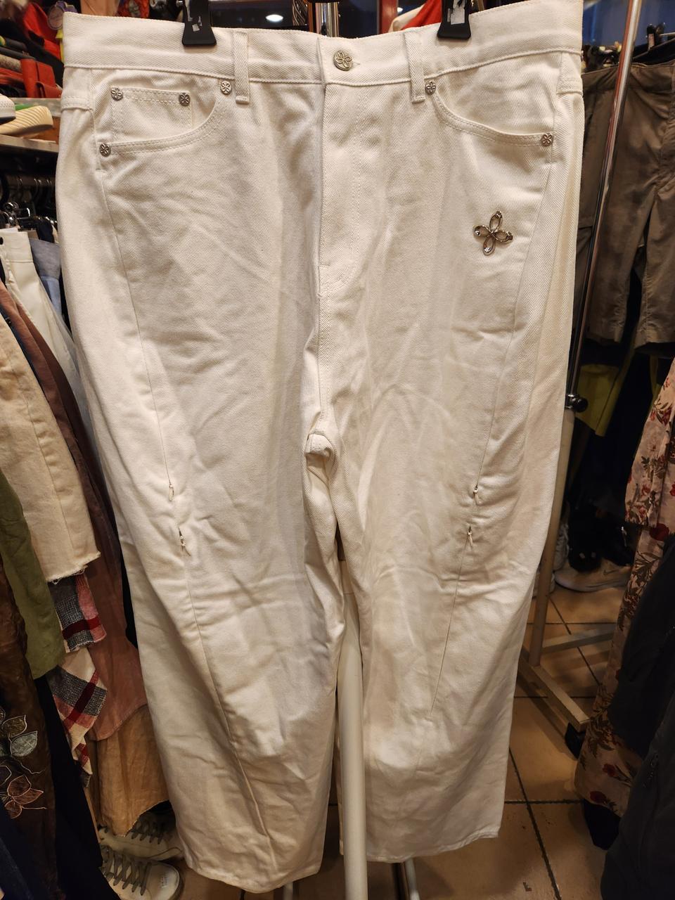 써저리 오블리크 라인 컨실 카고 진 화이트