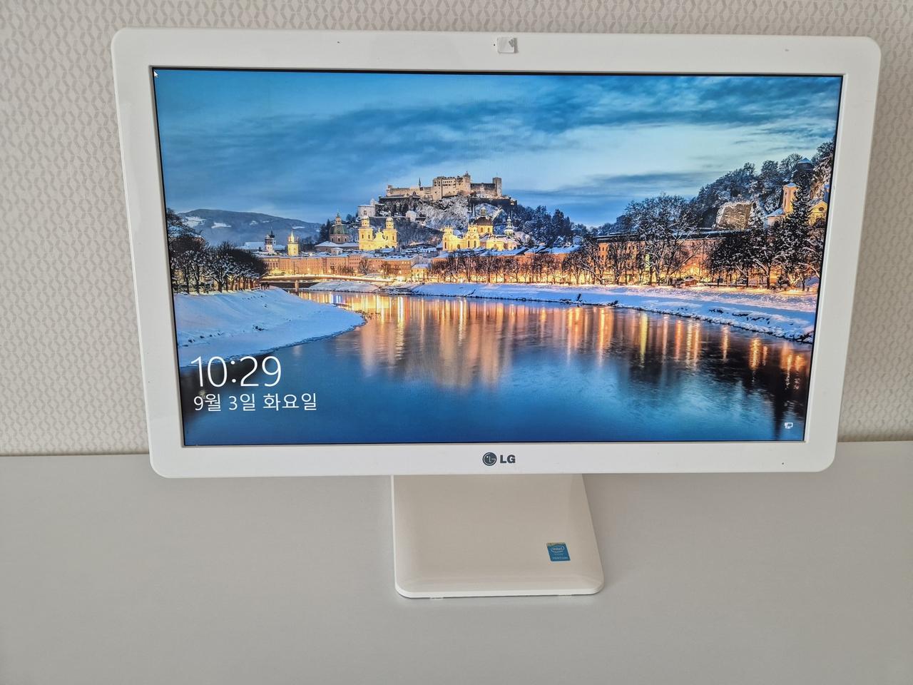깔끔하고 예쁜 LG 컴퓨터