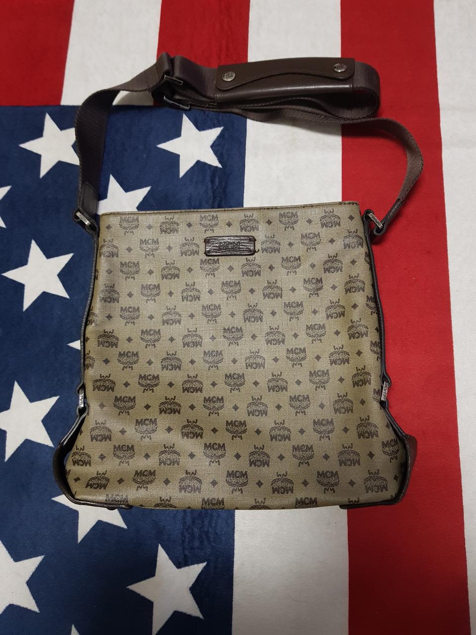 정품 MCM 크로스백