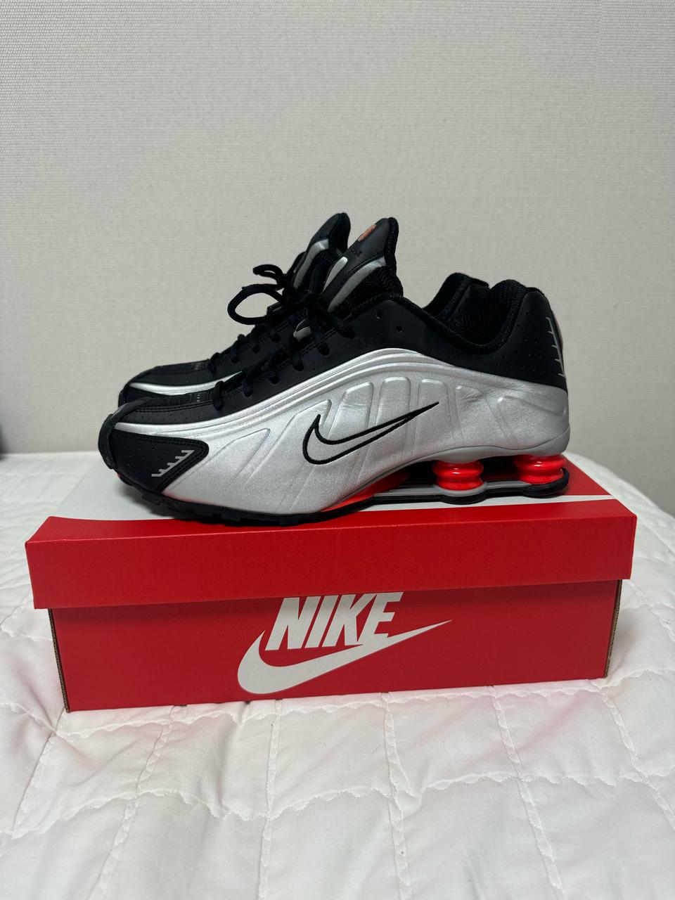 (290) 나이키 샥스 R4 메탈릭 실버