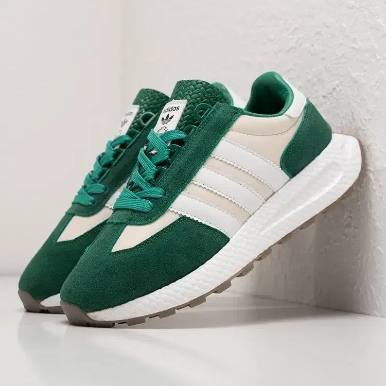 새상품 - 아디다스 레트로피 E5 스니커즈 여자사이즈 225 운동화