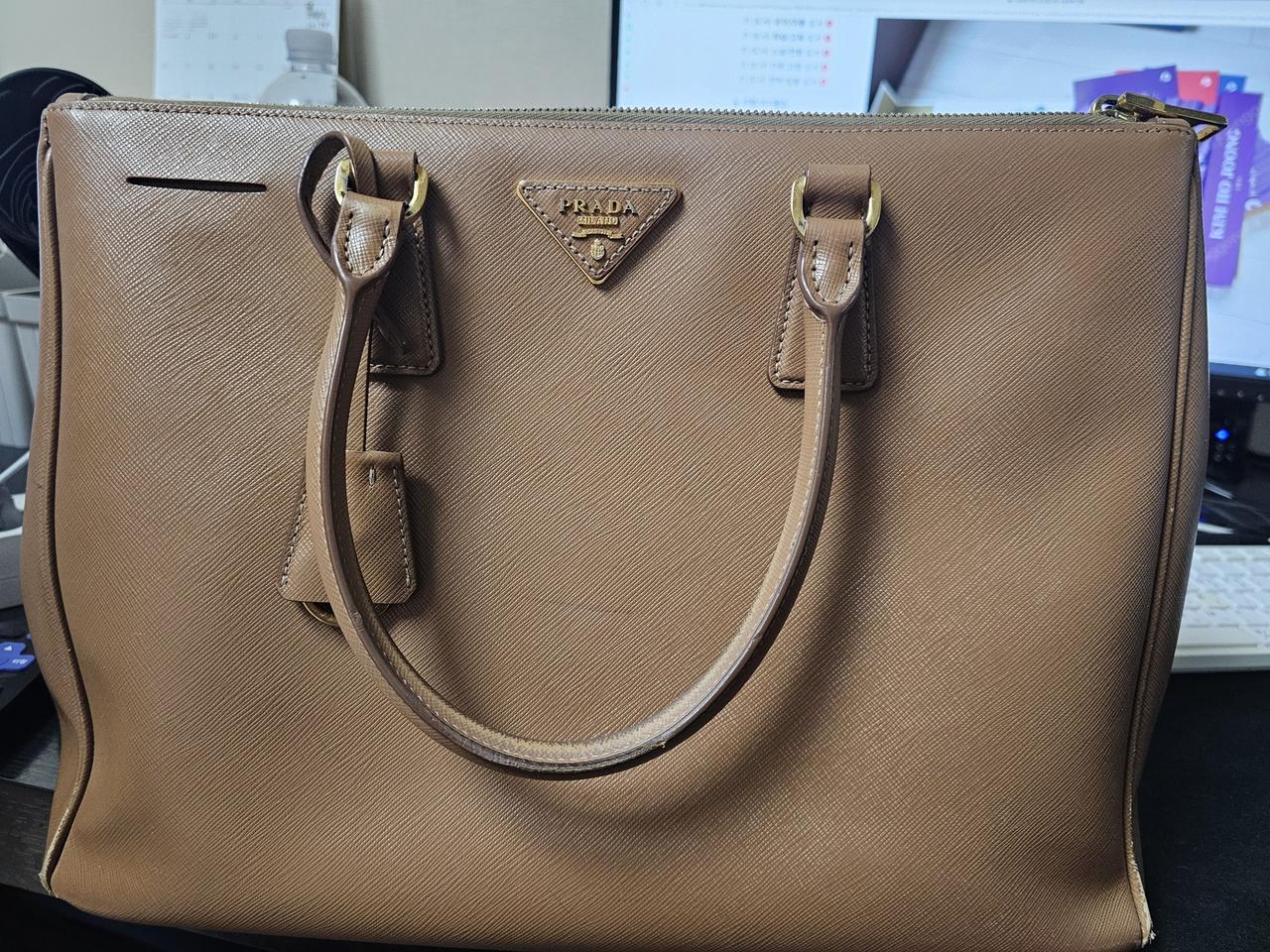 프라다 사피아노 카멜