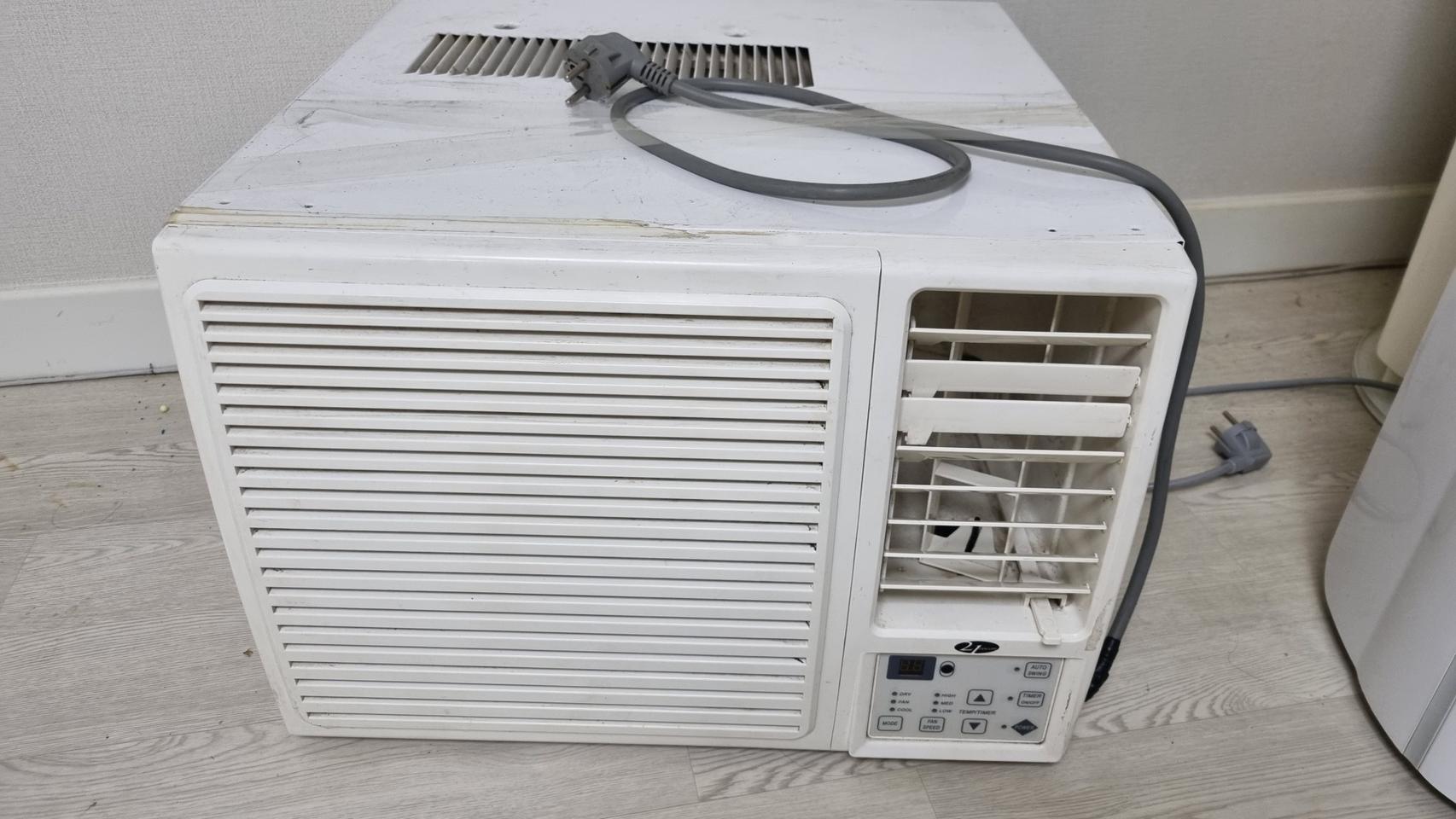 센추리 창문형 에어컨 급매