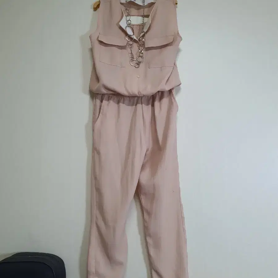 점프수트 품위있는 정장핏 세련된 등파임