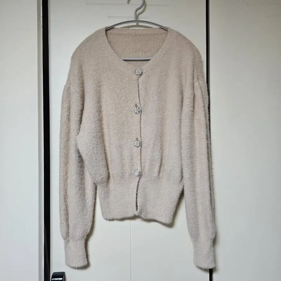 [새상품] 페이크퍼 진주보석단추 가디건(4만대 구입)
