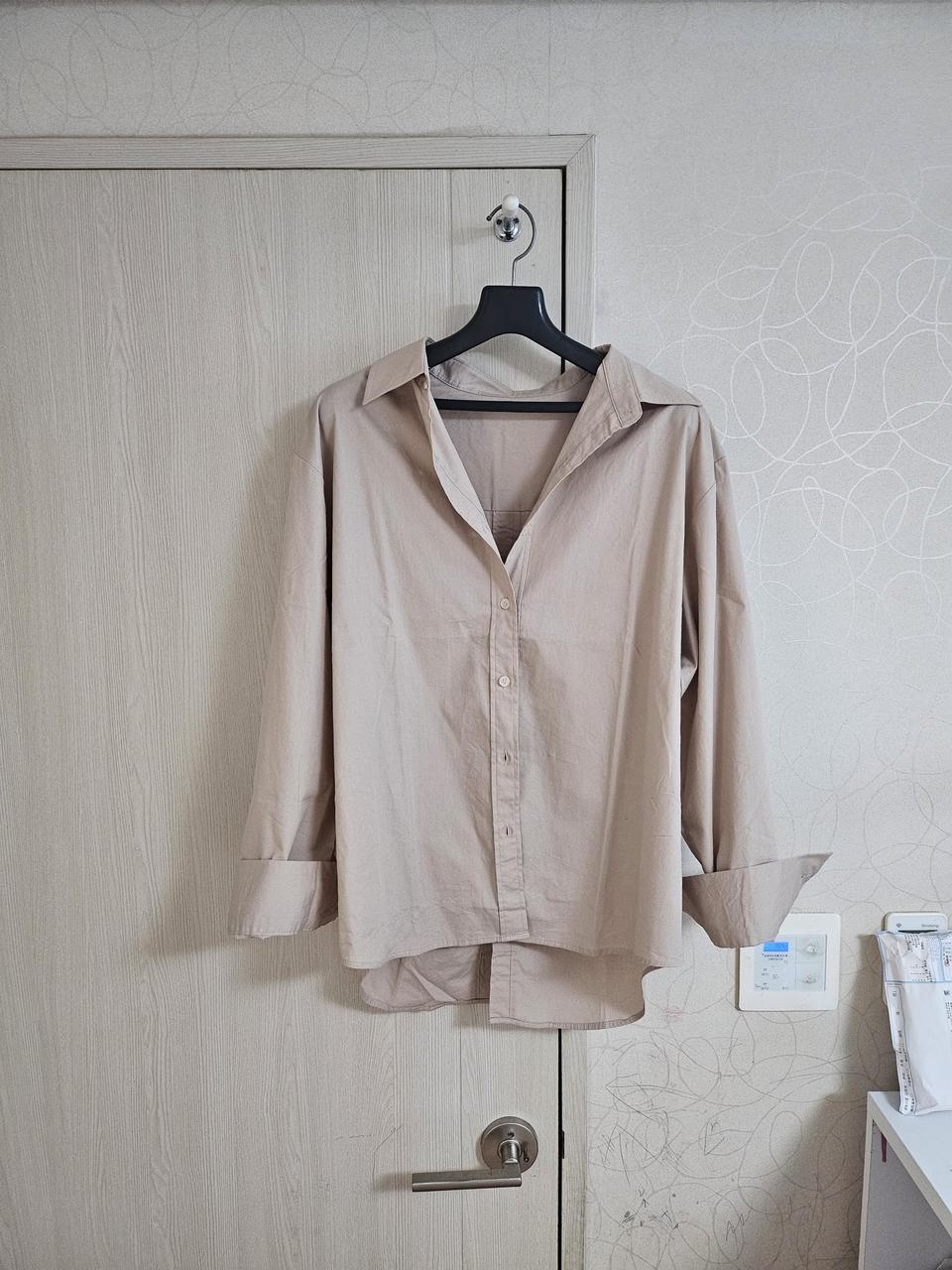 백트임 단추 루즈핏 셔츠
