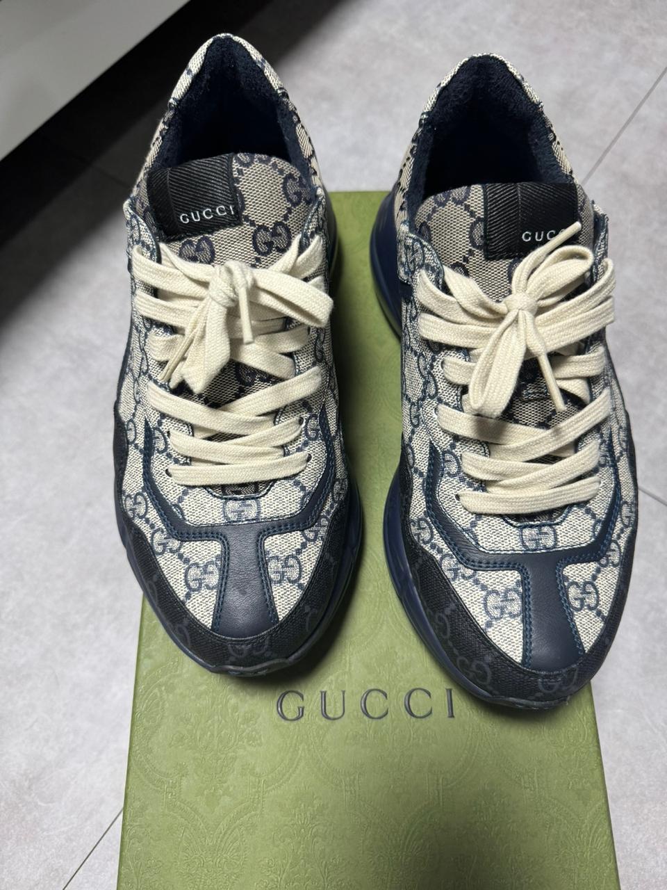 구찌 롸이톤 남성스니커즈 싸게팝니다