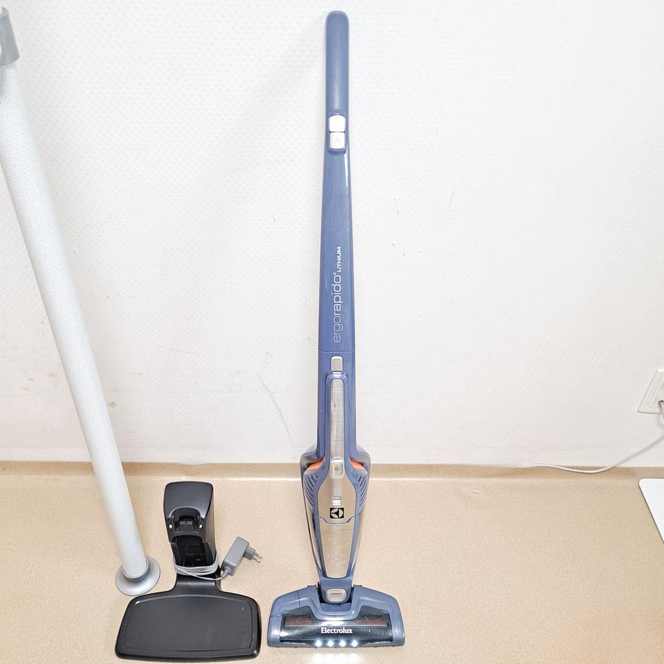 정상작동 일렉트로룩스 무선청소기 에르고라피도 2in1 하늘색 스틱+핸디형