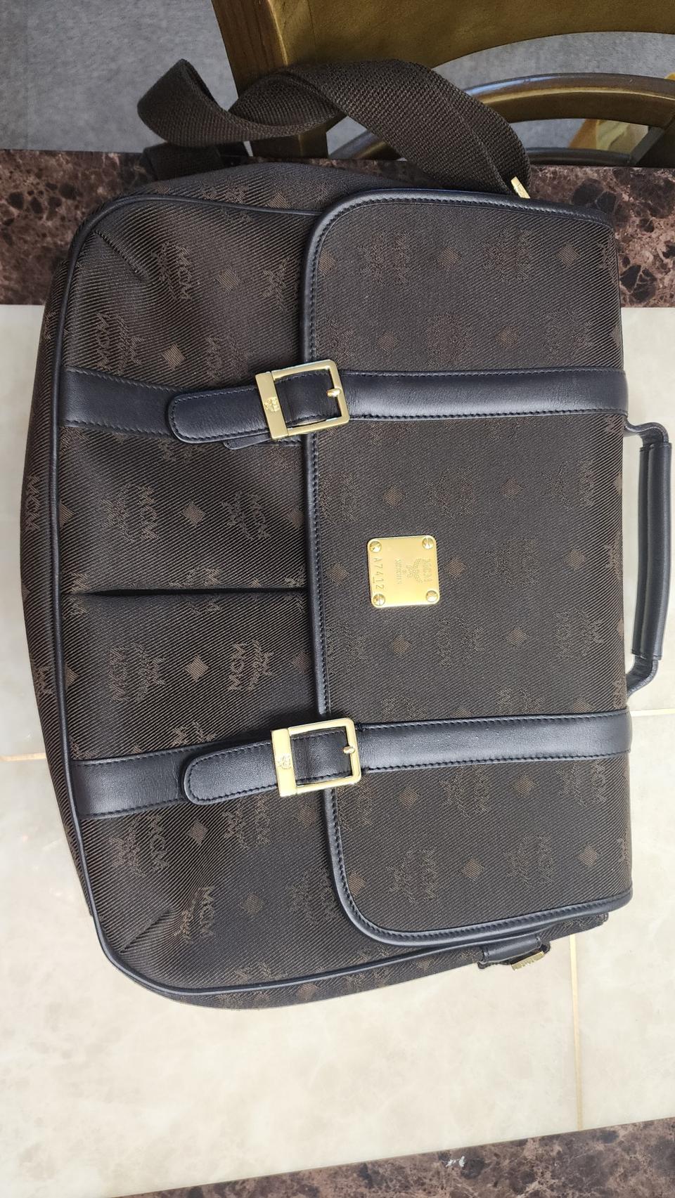 mcm 탑핸들 브리프케이스 팝니다.