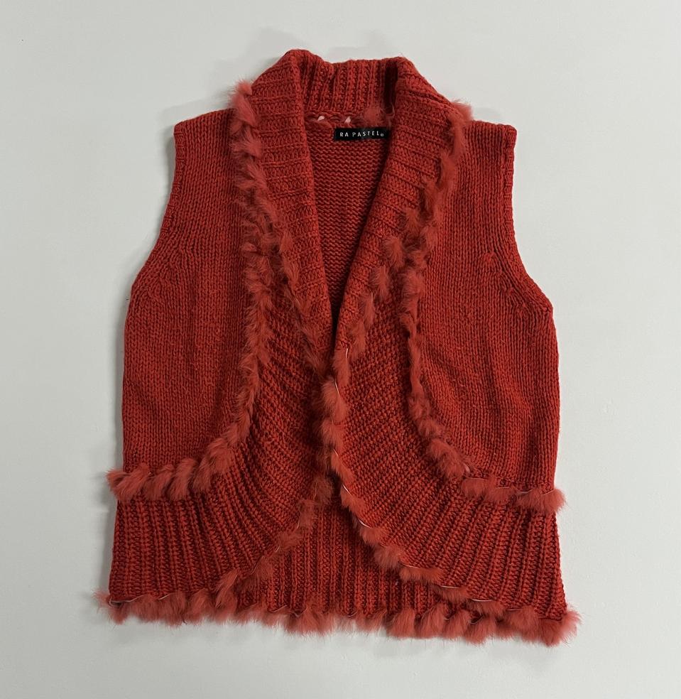 퍼 트리밍 니트 베스트