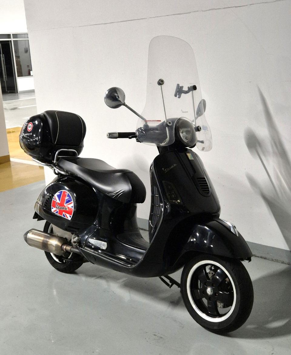 2012년식 베스파 GTS300 검정 말로시머플러 판매합니다.