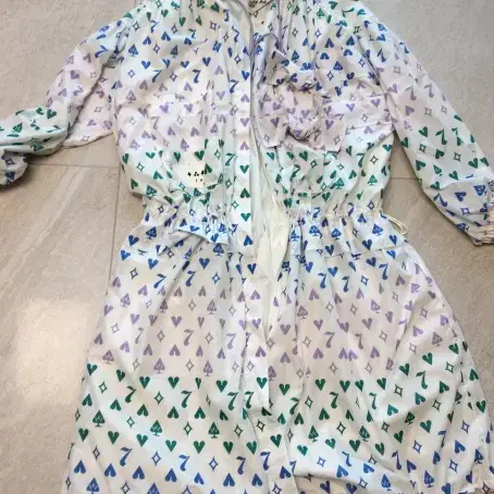 럭키슈에뜨 트렌치코트 새제품